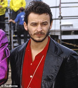 Glavni pjevač i gitarist Bradfield inspiriran je likovima Soft Rock Group Elo i post-punk rockera Clash kad je osnovao Manic Street propovjednike