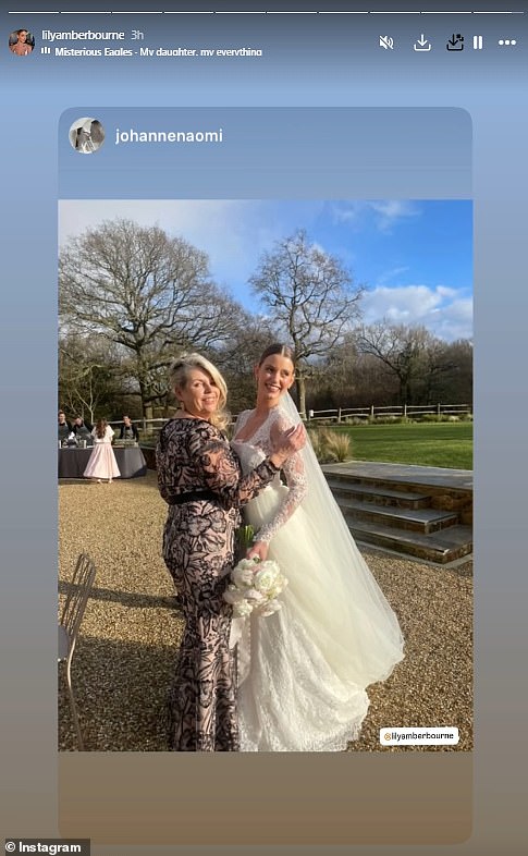 Lily je izgledala zapanjujuće u naređenoj haljini od čipke u snimcima podijeljenim na oba svoja Instagram računa iz Velikog dana