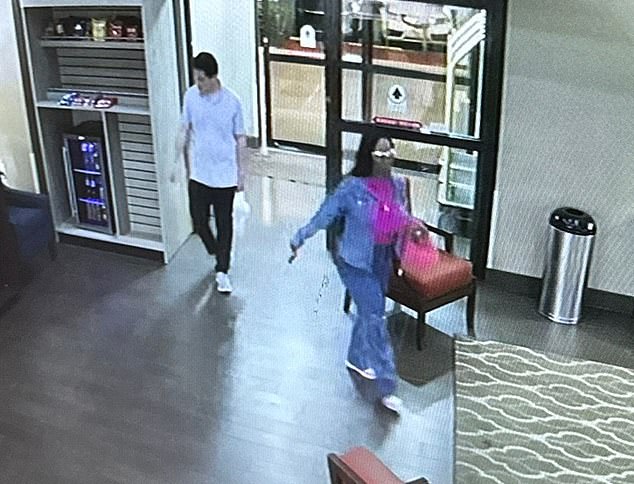 Snimke - EKSKLUZIVNO DOBIJENI DALEY MAIL - prikazuje Manzano i Colbert koji ulaze u Comfort Suites u Kenner, Louisiana, 5. veljače u 3.46 sati