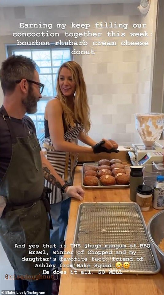 Glasnogovornik odjela za zdravstvo Wilton potvrdio je da su primili pritužbe na Blakea koji radi u kuhinji bez mreže za kosu