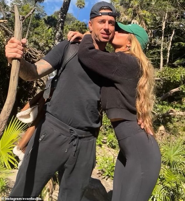 To dolazi nakon što se otvorila o svojoj vezi s Faulks -om ranije ovog mjeseca