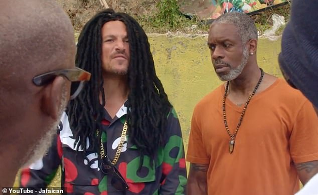 Kontroverzni prikolica za Jafaican vidi australsku zvijezdu koja navlači periku za dreadlock prije nego što je obukla jamajčki naglasak, a navijači nisu dobro reagirali na projekt