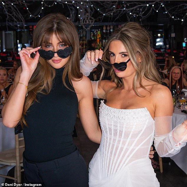 Popis gostiju uključivao je blizu Pal -a i kolege Love Island Star Georgia Steel (L)