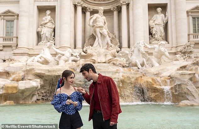 U njemu su poput Lily Collins, Filipin Leroy-Beaulieu, Ashley Park, Lucas Bravo, Samuel Arnold, Bruno Gouery, William Abadie i Lucien Laviscount