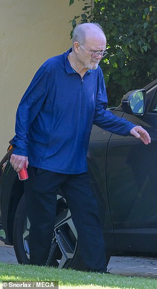 BA je zaradio od države San José i MFA od Stanforda