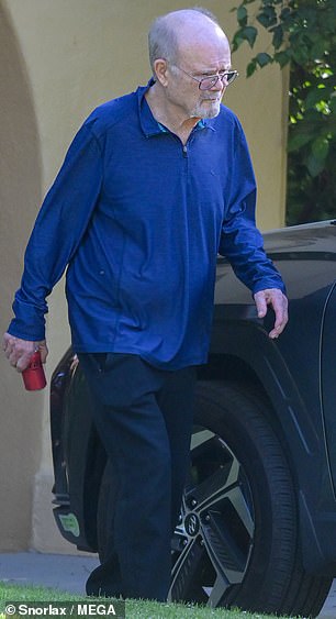 Smith, koji je odrastao u dolini San Fernando, završio je srednju školu Canoga Park 1961