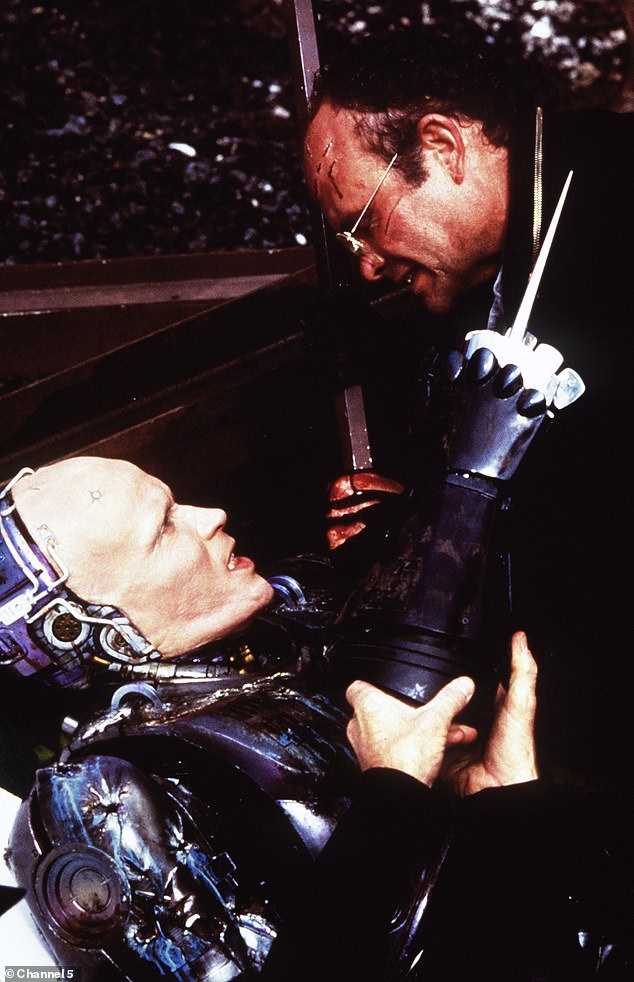 Robocop je postao ogroman kulturni fenomen nakon objavljivanja 1987. godine, očaravajući publiku svojim inovativnim spojem akcije, znanstvene fantastike i društvenih komentara