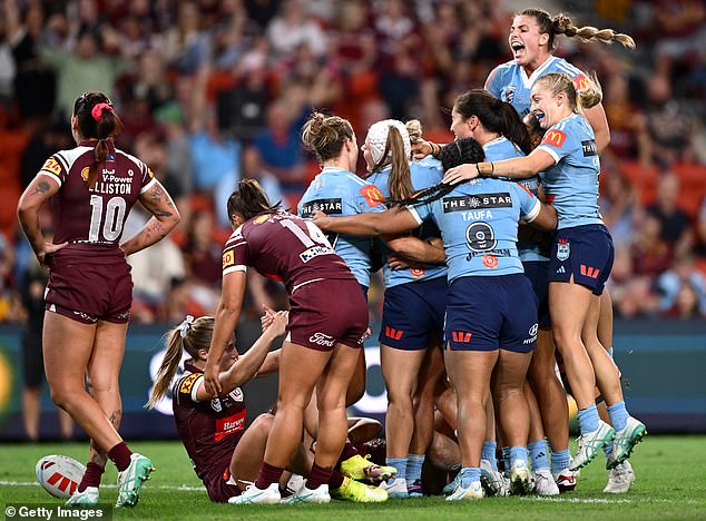 Bluesi su u seriji preuzeli vodstvo od 1-0 nakon što su u četvrtak navečer u četvrtak naveli Maroons na stadionu Suncorp 32-12