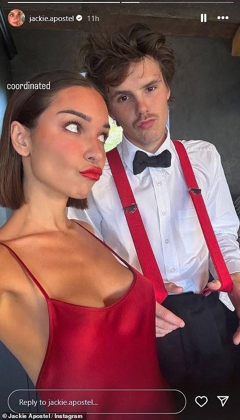 David je u srijedu navečer priredio divlju obiteljsku zabavu na svoju raskošnu kuću od 10 milijuna funti Cotswolds (na slici Sin Cruz i djevojka Jackie Apostel u Bash -u)