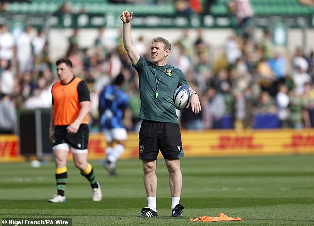 Glavni trener Sam Vesty je obožavatelj kriketa i želi da Saints 'krenu s loptom jedan'