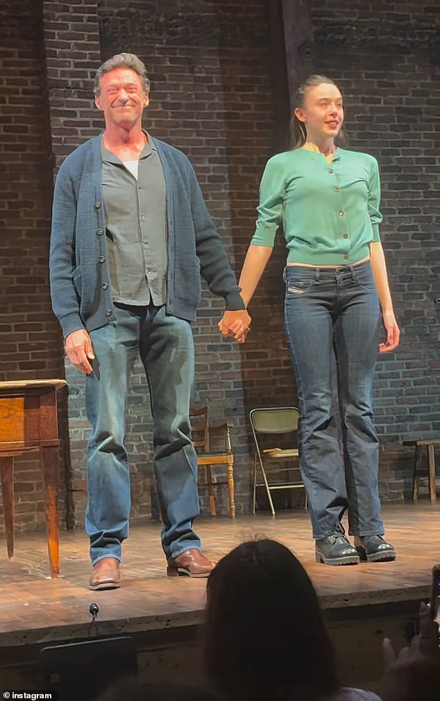 U jednom se prizoru potpuno odjeveni Jackman nasloni na oskudno prekrivenu Beatty dok je omotala noge oko njega dok se ležila na stol