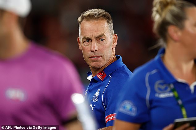Dolazi kao što je trener North Melbournea Alastair Clarkson odbio se nositi s Cornesom prije nedavne utakmice protiv Essendona