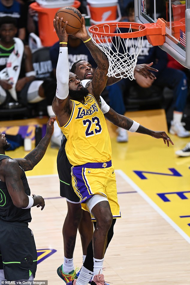 James je prosječno imao 25,4 boda po noći u seriji Lakers u prvom krugu protiv Minnesote