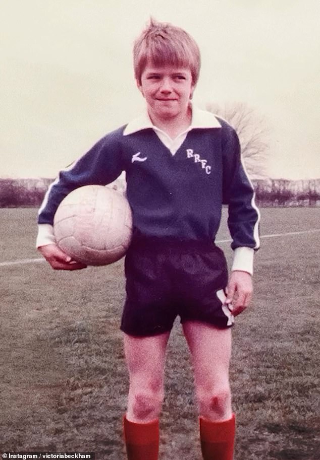 David je na 50. mjesto morao vidjeti slatki povratak iz svojih ranih nogometnih dana dok je Victoria prenijela njegovu fotografiju u tamnoplavom nogometnom kompletu
