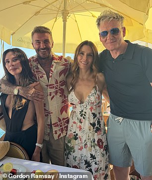 Također je podijelio neke i grupne snimke s Victorijom i njegovom suprugom Tanom