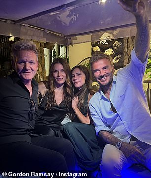 Također je podijelio neke i grupne snimke s Victorijom i njegovom suprugom Tanom