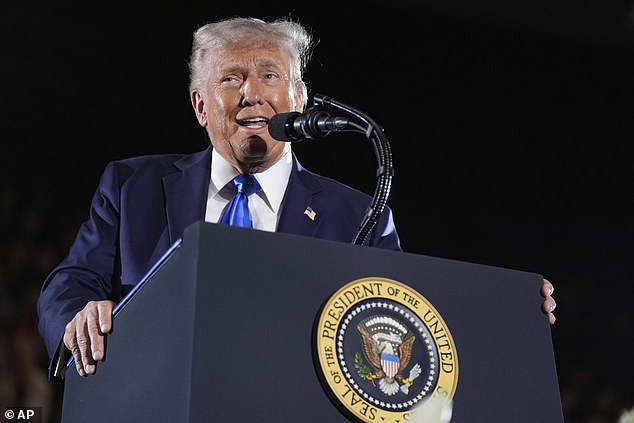 Trump se u četvrtak navečer obratio maturantima Sveučilišta u Alabami