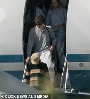 Cruz, Jackie Apostle i Harper na slici