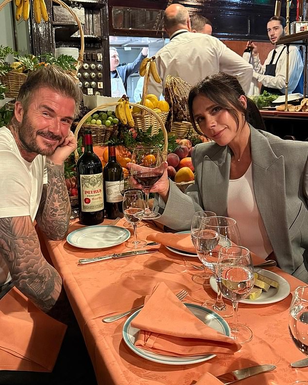Obitelj je u petak odletjela iz Oxforda radi zaustavljanja vina u Bordeauxu, prije nego što se uputila u Pariz na laganu večeru kako bi nazdravila Big 50