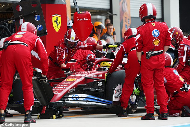 Hamilton je osuđen na osmo mjesto nakon što je upućen da ponovno zamijeni mjesta s Leclerc -om