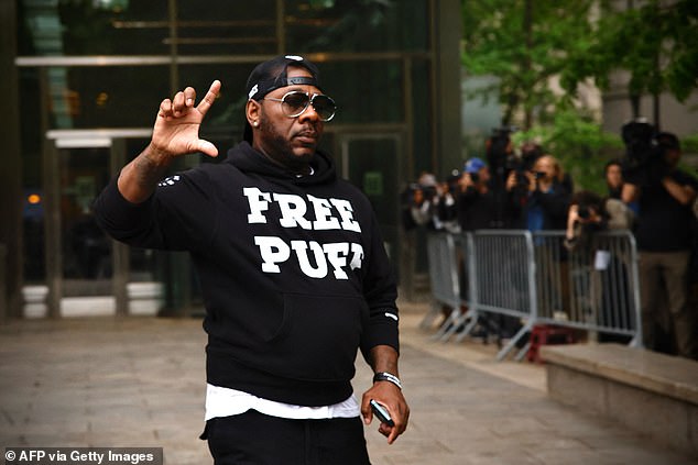 Navijač Seana 'Diddy' Combs stigao je u savezni sud u južnom okrugu New Yorka, jer izbor žirija započinje u Seanu "Diddy" Combsovo suđenje saveznim seksualnim zločinima u New Yorku 5. svibnja