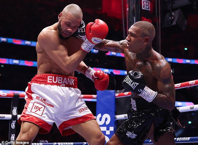 Kaže se da je Benn zaradio oko 8 milijuna funti od svoje borbe Chrisu Eubank Jr, što je izgubio
