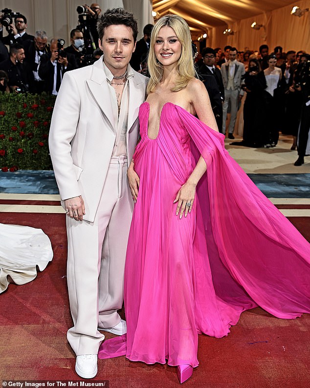 Brooklyn i Nicola povukli su se iz prisustva Met Gala kako bi prisustvovali svom ocu Davidu, 50. rođendan, tvrdi se (na slici na gala 2022.)