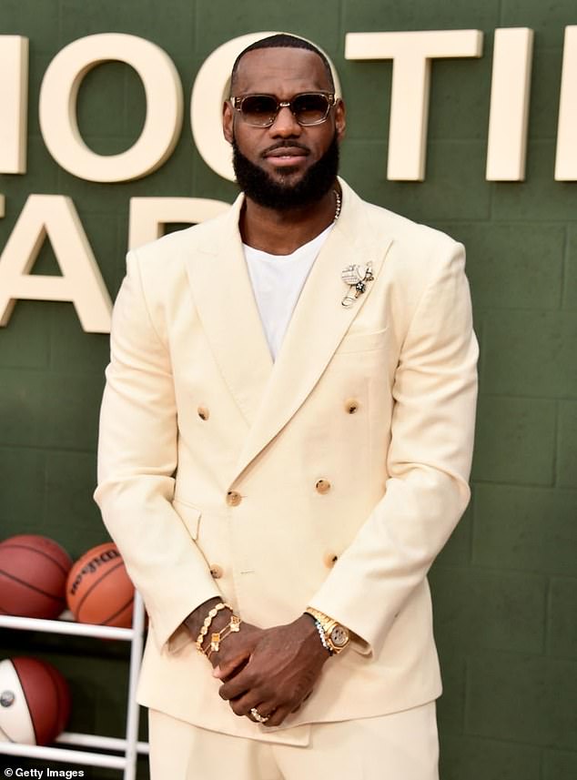 U ponedjeljak, satima prije velike modne noći, koja se svake godine održava prvog ponedjeljka u svibnju, LeBron James objavio je da neće moći prisustvovati