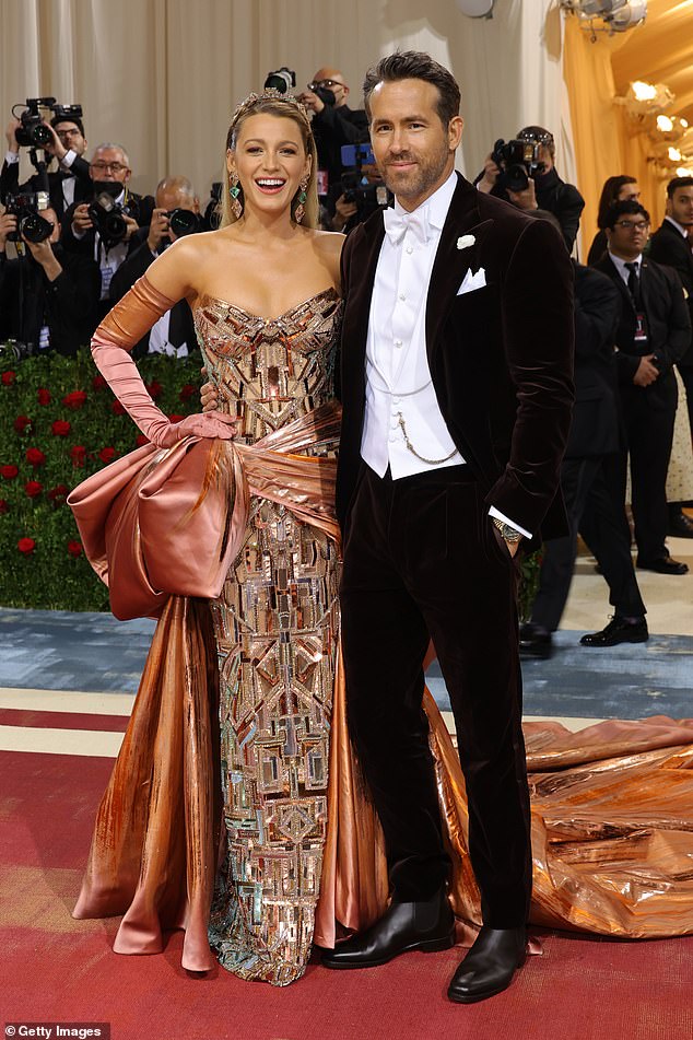 Krajem ožujka otkriveno je da Blake Lively i Ryan Reynolds neće sudjelovati usred njihove pravne bitke sa svojim bivšim kostarom Justinom Baldoni