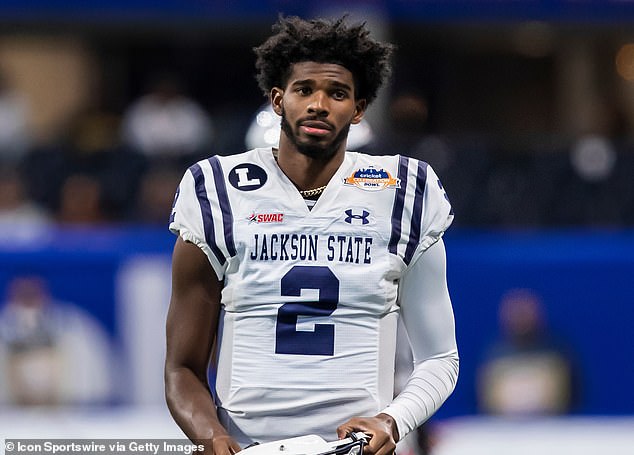 Sanders je nosio broj 2 dok je bio u državi Jackson, a prethodno kao srednjoškolac na području Dallasa