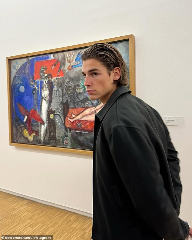 Dina je također bila romantično vezana za svoju dječačku igračku Kengi, bivšu zvijezdu Love Islanda koja je više od pola svoje dobi