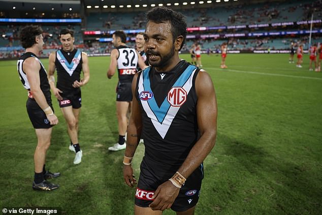 Davies je također dodao da je, iako je Rioli (na slici) pogriješio u svojim postupcima, pogodio one koji su snažno pregledali igrača, tvrdeći da ne znaju punu sliku događaja