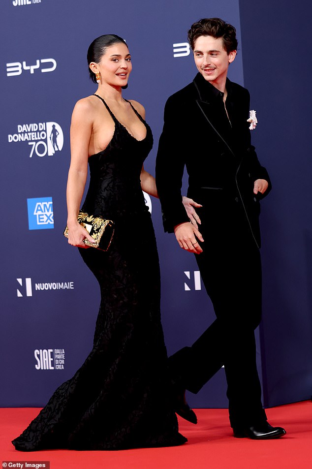 Izvor je rekao Daily Mail -u da je Chalamet razmotrio pridruživanje Jenner, ali je na kraju bio