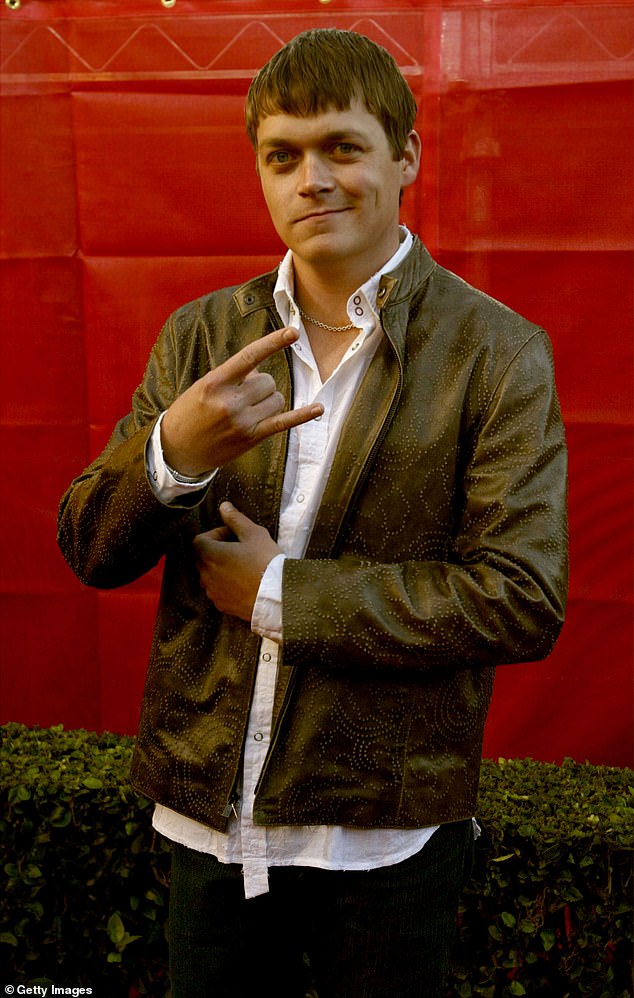 Arnold je prikazan 2003. godine na American Music Awards