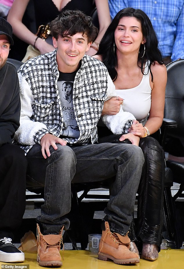 Nedavno su Kylie i Timothee zakoračili u središte pozornosti dok su se zaustavili na 2025. godine Coachella Music Festival u travnju, a ujedno i igra La Lakers prošlog tjedna (viđeno gore)