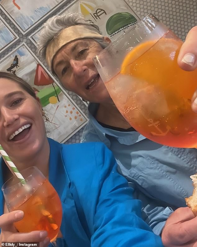 Model i influencer najavili su vijest o svekrvi Sally koja je u četvrtak prešla na svoj Instagram (par su na slici)