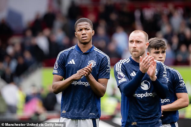 United se odlučio na terenske mlade poput Chido Obi (Middle) u njihovom sukobu protiv Brentforda