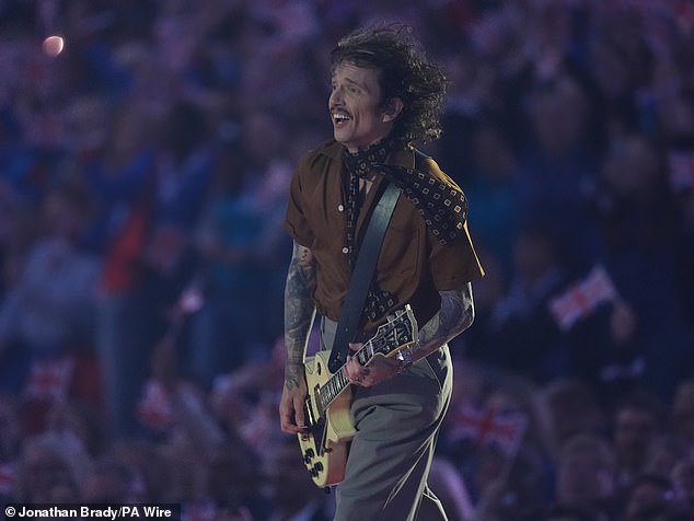 Justin Hawkins iz tame izašao je na pozornicu