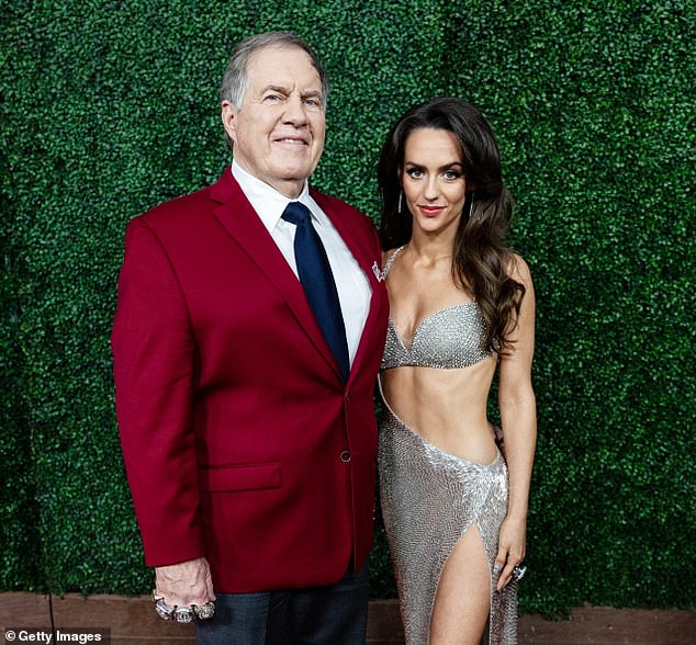 Hudson je bio u središtu tvrdnji da 'kontrolira' svog starijeg dečka Billa Belichicka