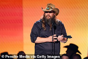 Chris Stapleton pobijedio je tešku gomilu za osvajanje muškog umjetnika godine