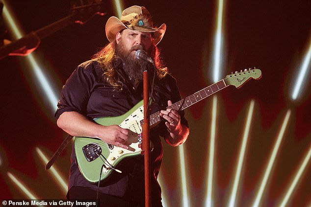 Gitara Maestro Chris Stapleton ubacio je muškog trofeja umjetnika godine