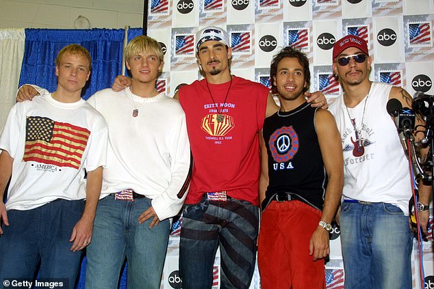 AJ je u devedesetima upucao slavu s dječacima Backstreet (LR Brian Littrell, Nick Carter, Kevin Richardson, AJ i Howie Dorough 2001.)
