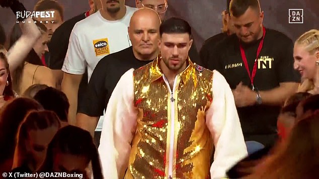Tommy Fury proširio je svoj savršeni rekord na 11-0, od kojih su četiri pobjede u nokautu