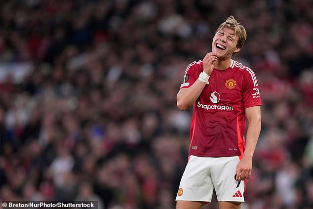 22-godišnjak je povezan s ljetnim izlazom usred njegovih borbi na Old Traffordu