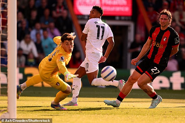 Watkins se okrenuo u križu Morgana Rogersa u šestoj minuti zaustavnog vremena, na to na žalost navijača Bournemouth -a