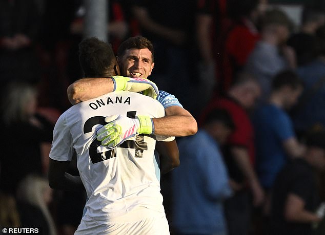 Emiliano Martinez bio je izvrstan cijelo vrijeme kako bi održao čistu listu svoje strane - i vodstvo - u taktu