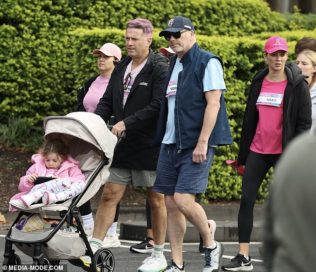 Izlazak majčinog dana dolazi nakon što je Karl od danas uzeo drugu pauzu za manje od mjesec dana usred nagađanja, suočen je s nevjerojatnim smanjenjem plaće