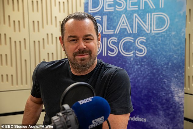 Prema Suncu, Danny je hrabro rekao: 'Bilo je puno ljudi koji su nas plasirali kad smo se prvi put pojavili, a ja i Kellie mislili smo' Znate što, f*ck ove c*ntts. Okupimo se i pokažemo im nešto drugačije '