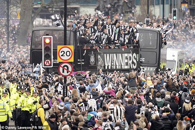 Newcastleova ekstatična proslava Carabao Cupa podvukla je radost osvajanja srebrnog pribora