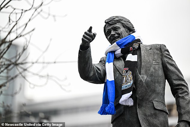 Portman Road je i dalje omamljen slikama pobjede FA kupa Ipswich Towna iz 1978. godine, a kip pobjedničkog menadžera Bobbyja Robsona stoji izvan zemlje